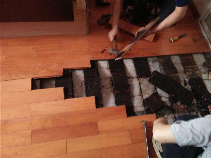深圳木地板维修师傅:木地板砸个坑怎么修复