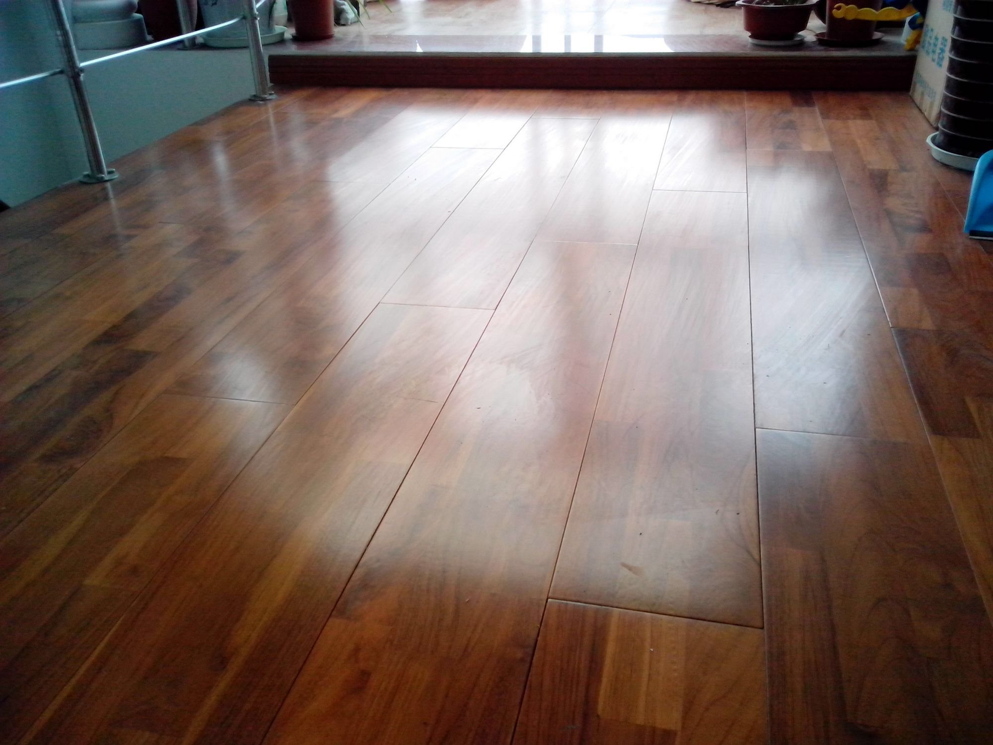 家里的木地板应该怎么保养？木地板如何清洗？