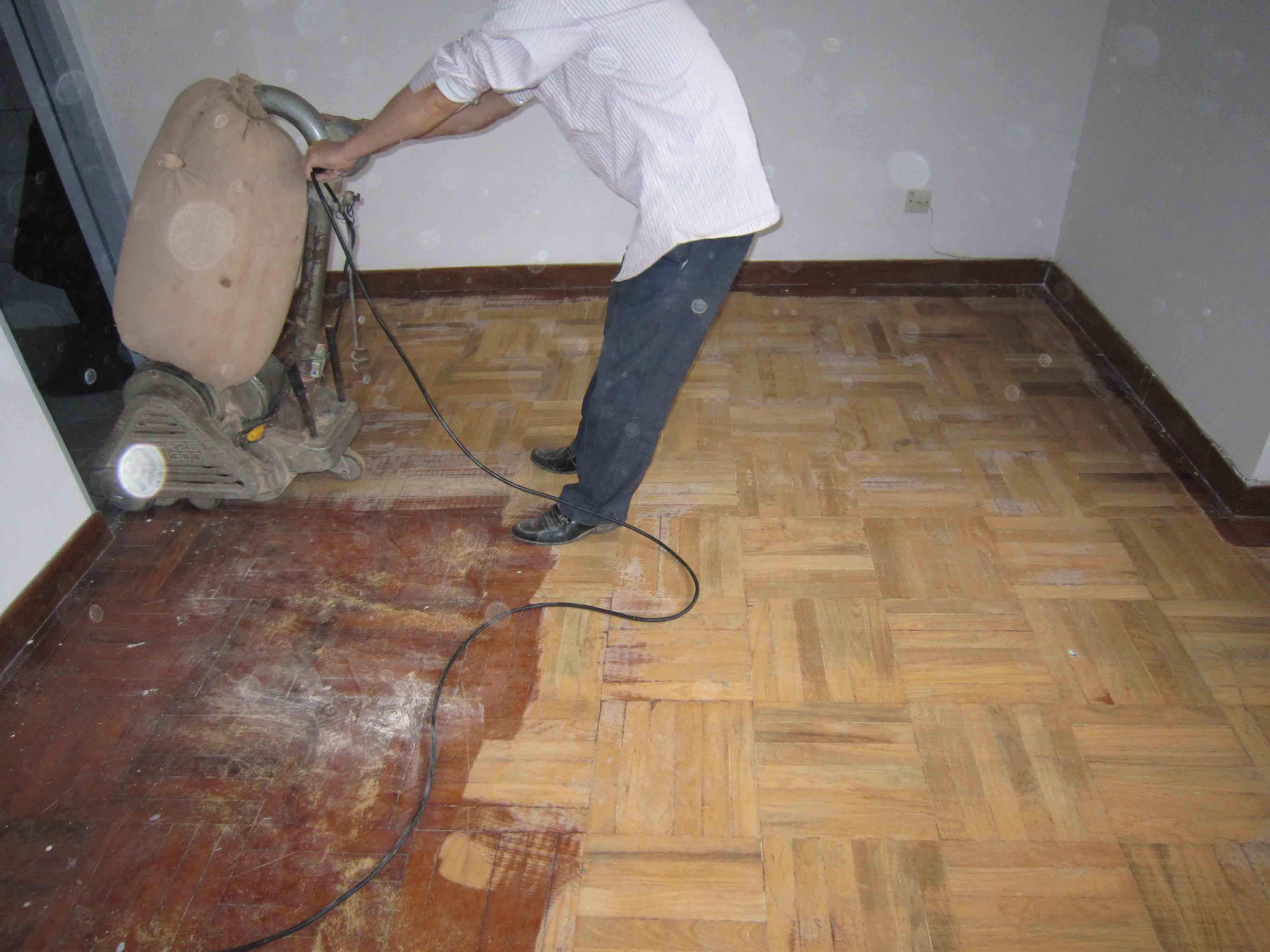 旧地板翻新应该怎样做 方法用对在旧的地板也可以焕新